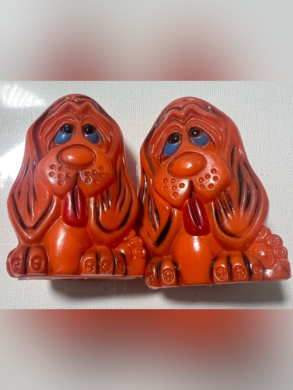VTG Hound Dog Sad-eyed  Orange Figurine Salt & Pepper Shakers